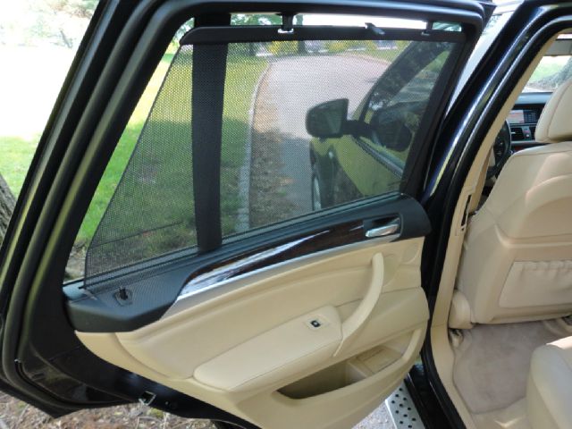 BMW X5 4 DOOR CAB SUV