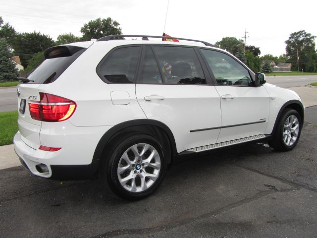 BMW X5 2011 photo 2