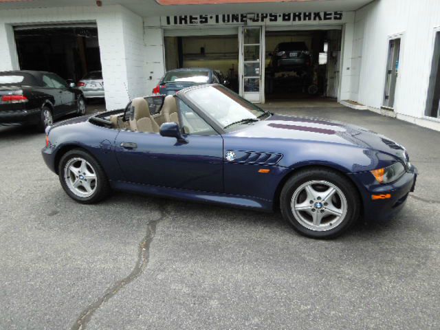 BMW Z3 SE Front-wheel Drive Convertible