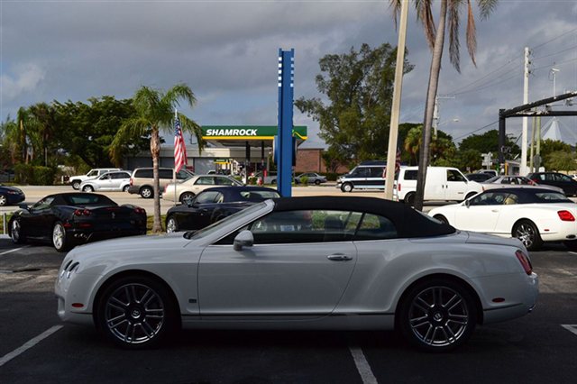 Bentley Continental GTC 2011 photo 2