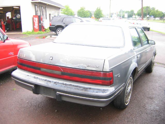 Buick Century 1990 photo 2