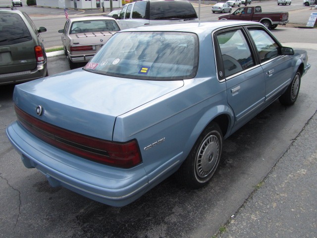 Buick Century 1993 photo 2