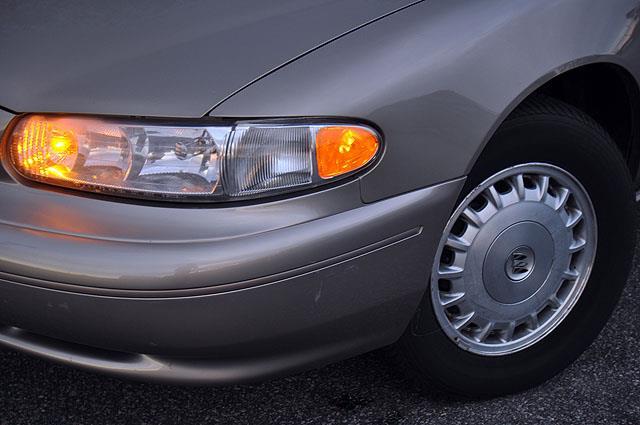 Buick Century 2002 photo 2