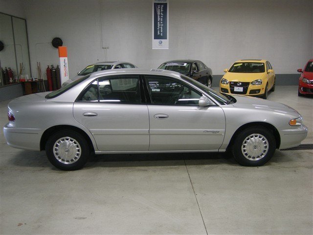 Buick Century 2002 photo 2