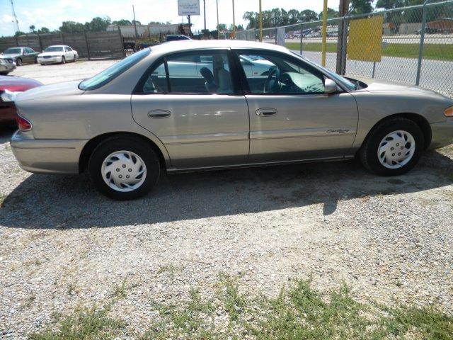Buick Century 2002 photo 1