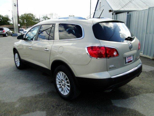 Buick Enclave 2008 photo 2
