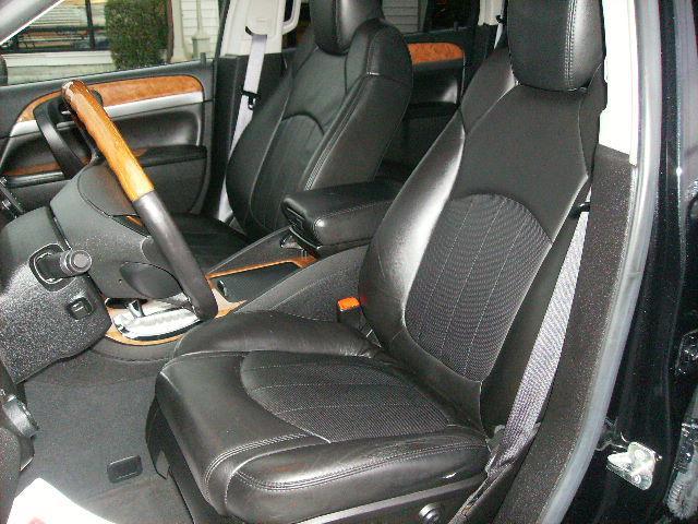 Buick Enclave 2008 photo 2