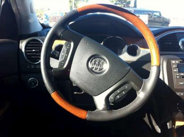 Buick Enclave 2008 photo 2
