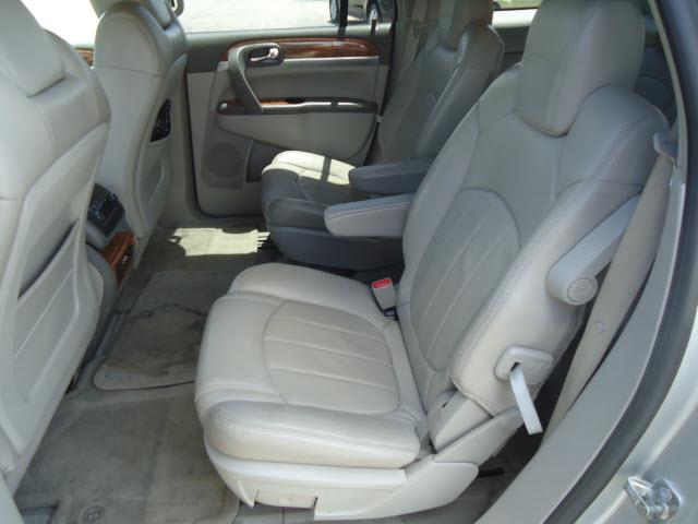 Buick Enclave 2009 photo 2