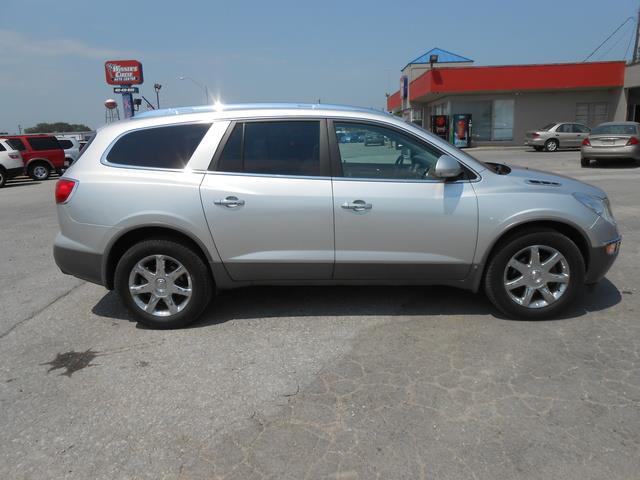 Buick Enclave 2010 photo 1
