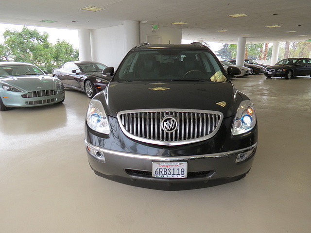 Buick Enclave 2011 photo 1