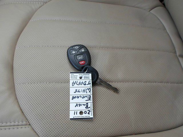 Buick Enclave 2011 photo 2