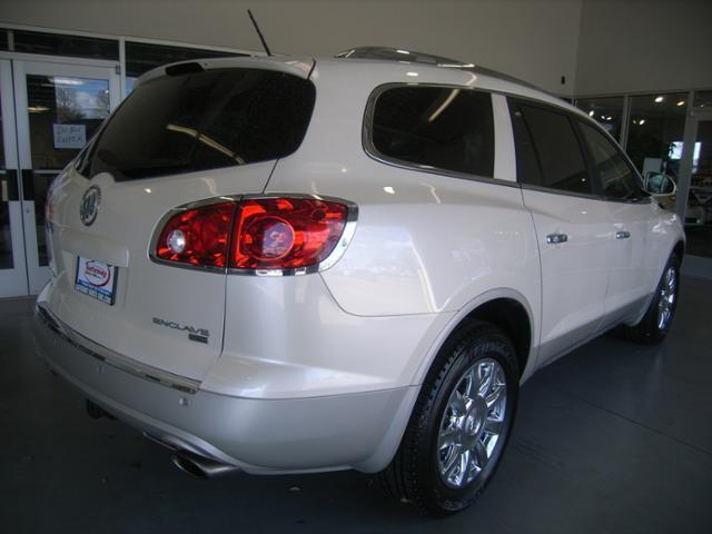 Buick Enclave 2011 photo 2