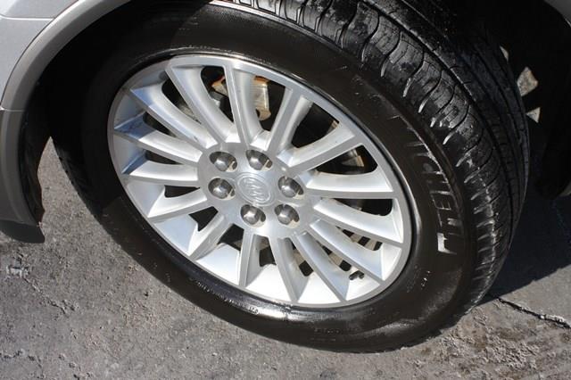 Buick Enclave 2011 photo 1