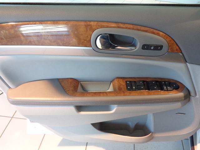 Buick Enclave 2011 photo 2