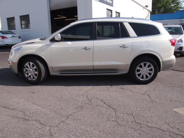 Buick Enclave 2011 photo 2