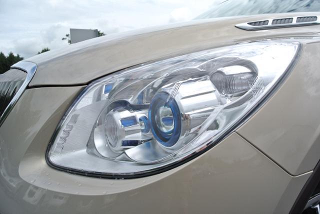 Buick Enclave 2011 photo 1