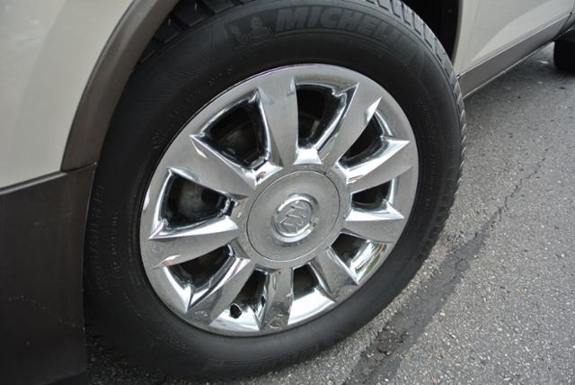 Buick Enclave 2011 photo 2