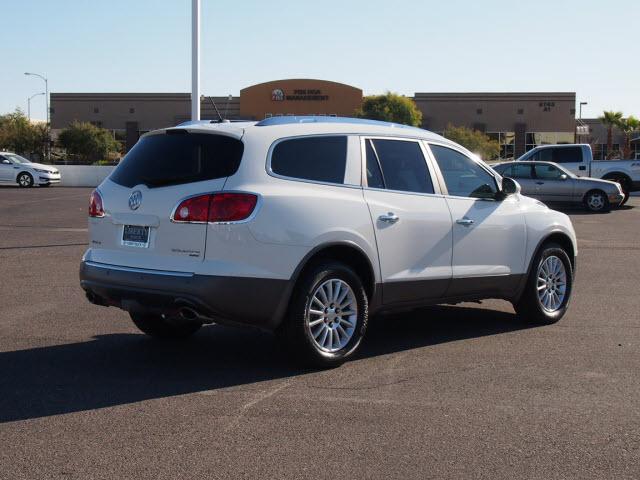 Buick Enclave 2011 photo 2