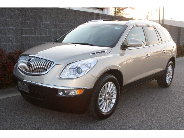 Buick Enclave 2011 photo 2