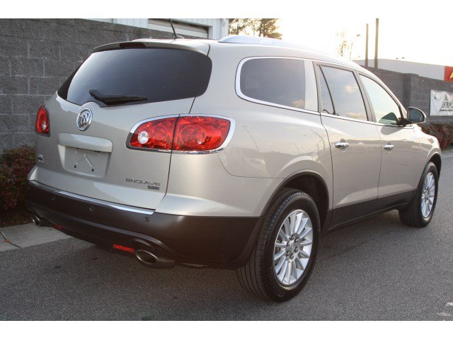 Buick Enclave 2011 photo 1