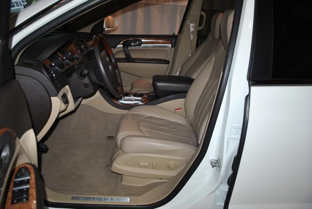 Buick Enclave 2011 photo 3