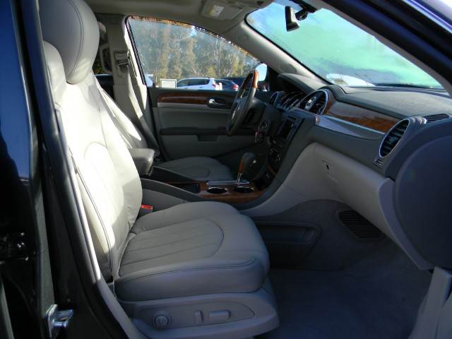 Buick Enclave 2011 photo 2