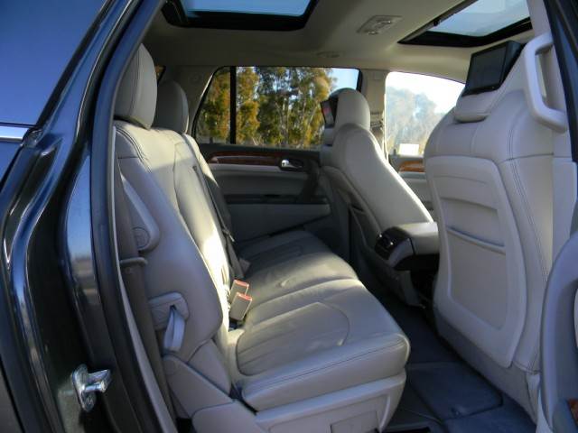 Buick Enclave 2011 photo 3