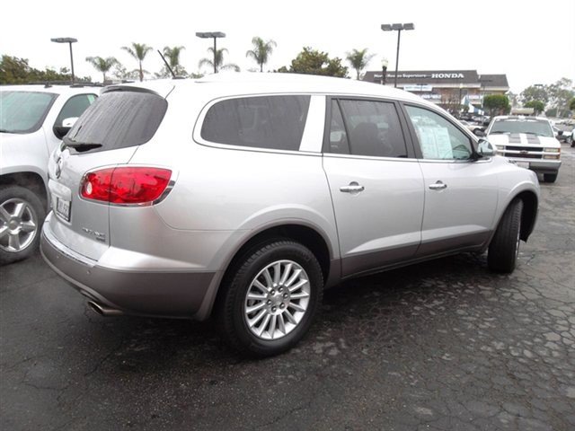 Buick Enclave 2011 photo 3