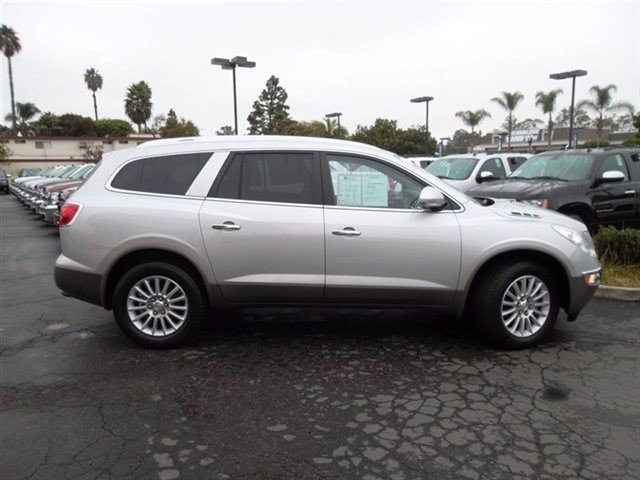 Buick Enclave 2011 photo 2