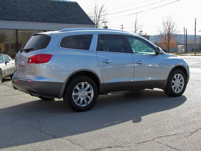 Buick Enclave 2012 photo 1