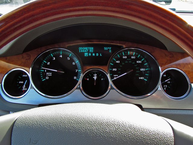 Buick Enclave 2012 photo 2