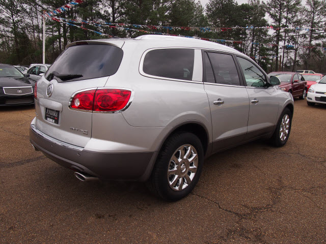 Buick Enclave 2012 photo 1