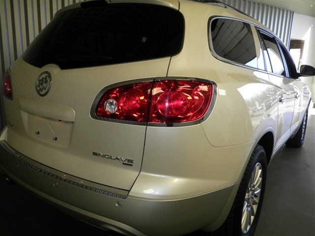 Buick Enclave 2012 photo 2