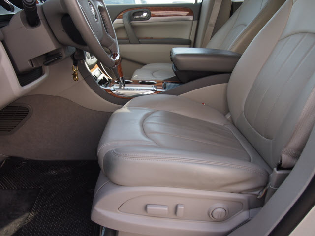 Buick Enclave 2012 photo 1