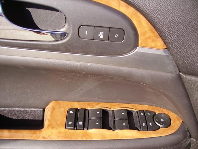 Buick Enclave 2012 photo 2