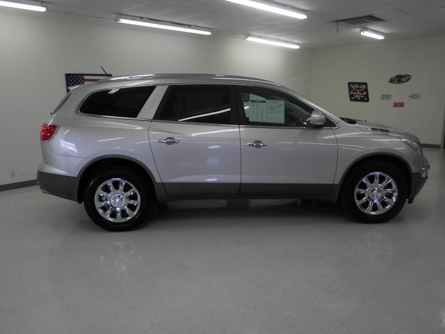 Buick Enclave 2012 photo 2