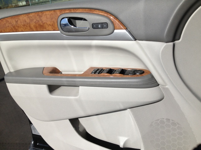 Buick Enclave 2012 photo 1