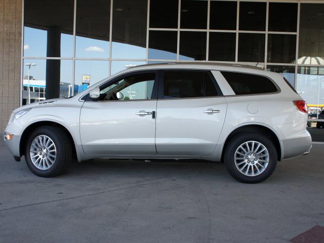 Buick Enclave 2012 photo 1