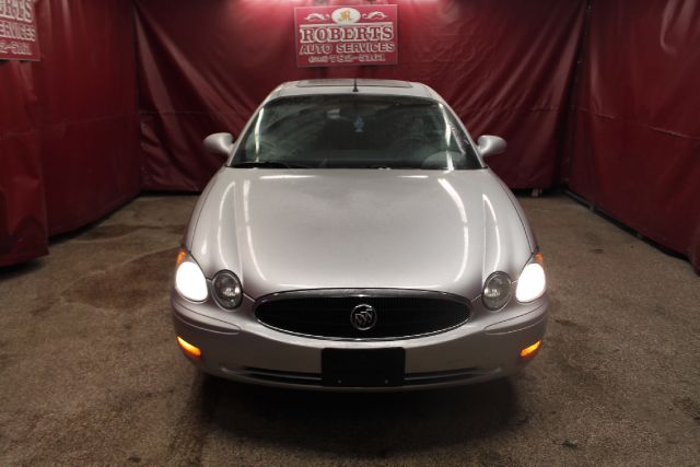 Buick LaCrosse 2005 photo 2