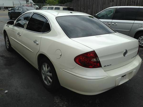 Buick LaCrosse 2005 photo 2