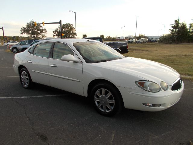 Buick LaCrosse 2005 photo 2