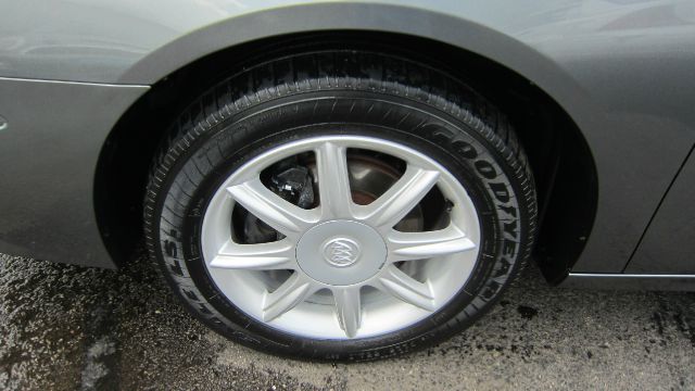 Buick LaCrosse 2005 photo 1