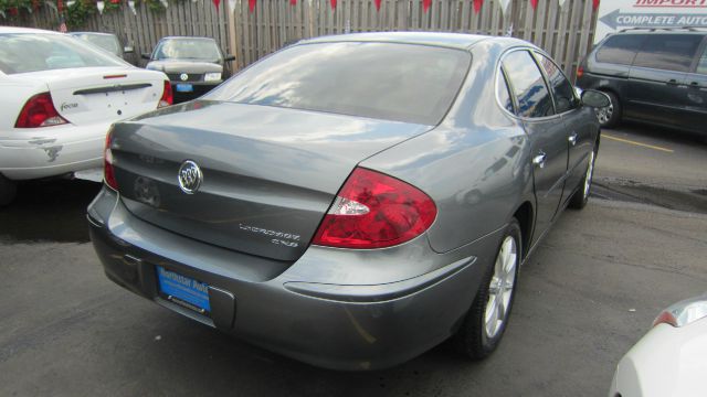 Buick LaCrosse 2005 photo 2