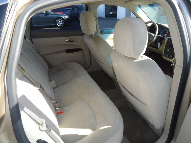 Buick LaCrosse 2005 photo 2