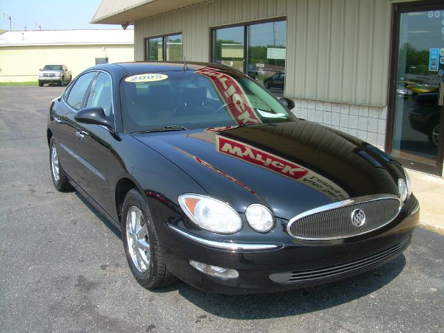 Buick LaCrosse 2005 photo 2
