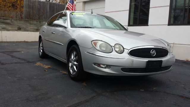 Buick LaCrosse 2005 photo 2