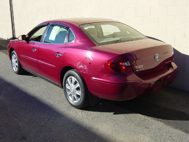 Buick LaCrosse 2005 photo 2