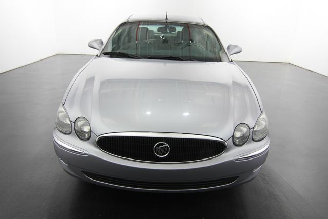 Buick LaCrosse 2005 photo 2