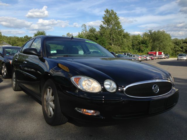 Buick LaCrosse 2005 photo 2